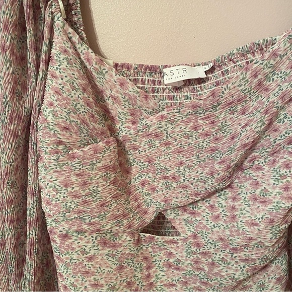 ASTR The Label • Long Sleeve Plisse Cross Bust Top Purple Ditzy • Size M • NWT - Picture 4 of 8